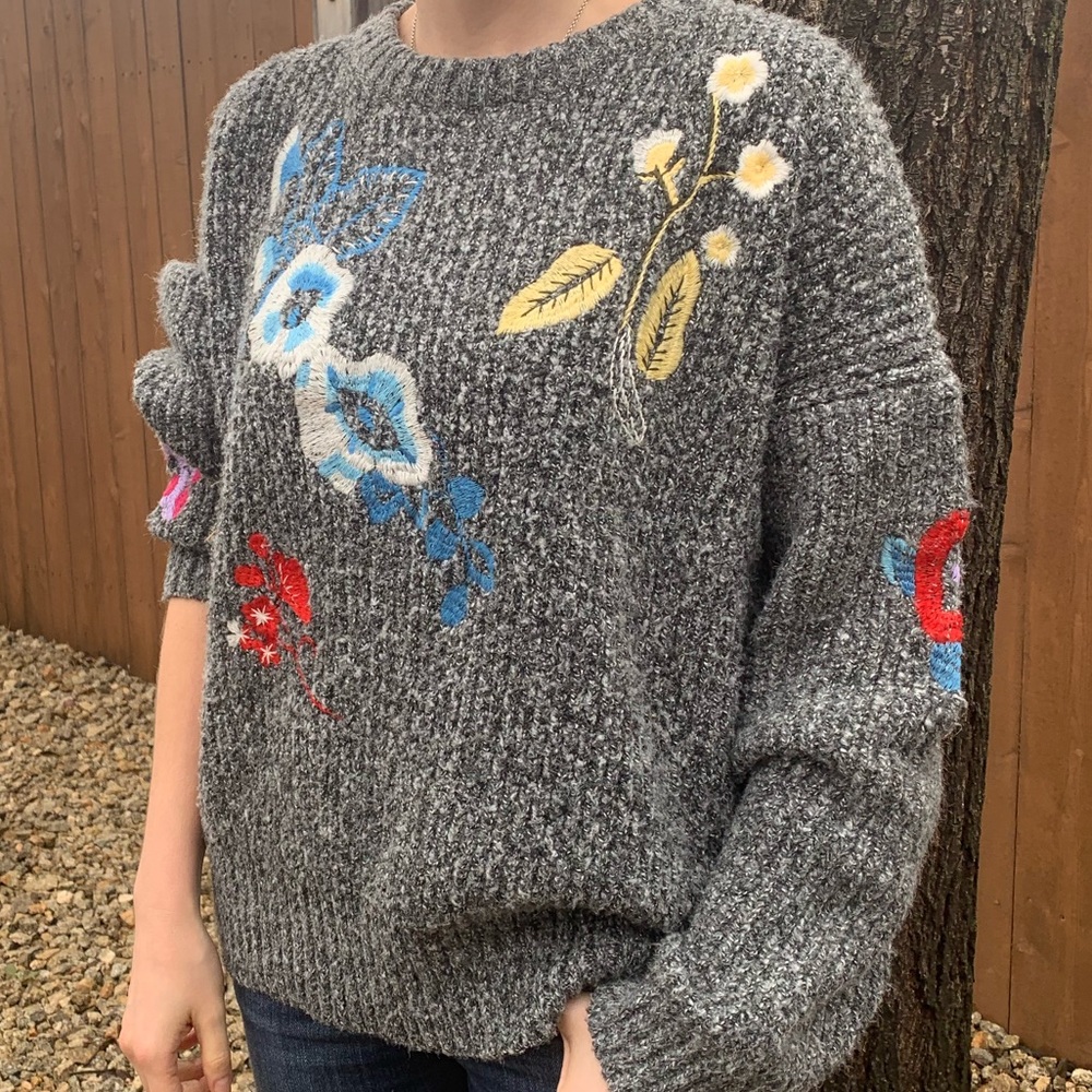 Woven Heart Embroidered Oversized Sweater - Picture 3 of 5